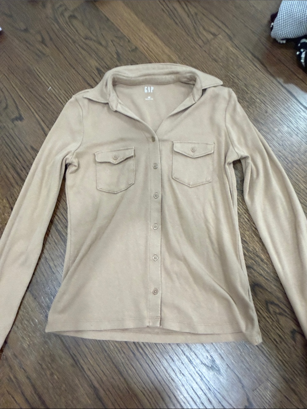 GAP Button-Up Long Sleeve Shirt in Light Camel